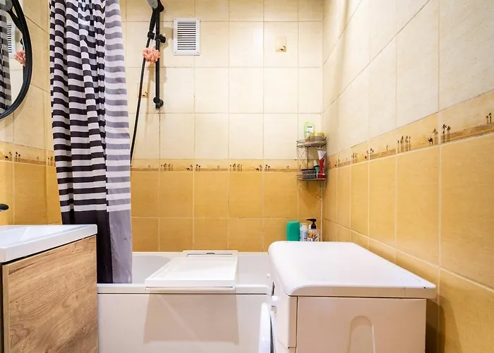 Cozy Flat Near Center And Airport. Free Parking *